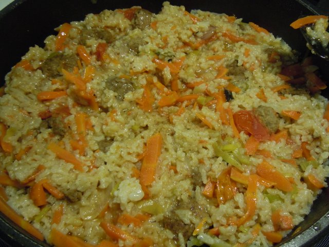 Kochen Pilaf mit Frikadellen