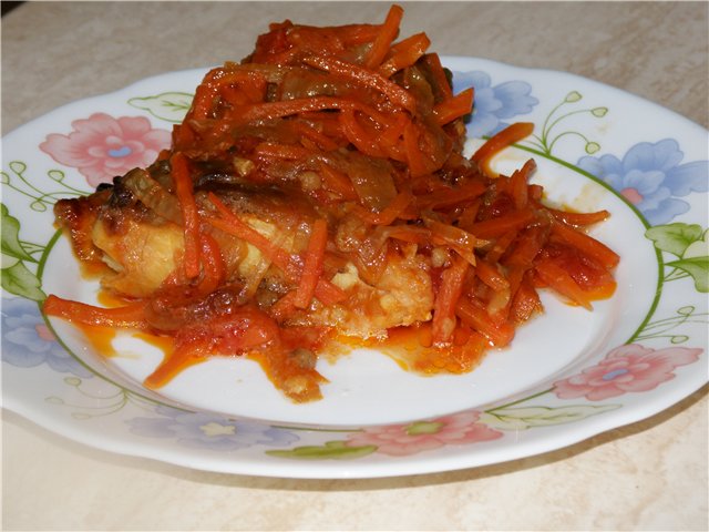 Fisch mit Kartoffeln in Tomatensauce