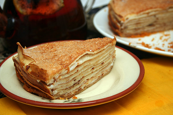 Wie man einen köstlichen Pfannkuchenkuchen für Karneval kocht?