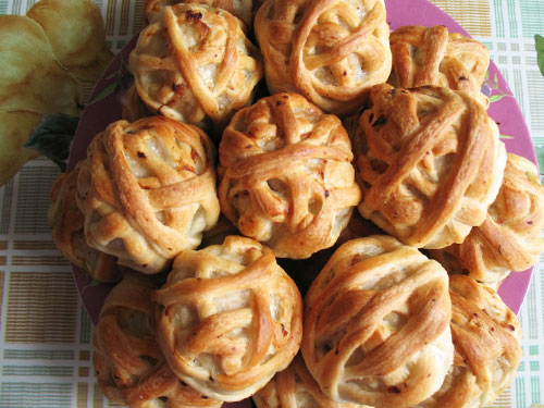 Fleischbällchen im Blätterteig kochen