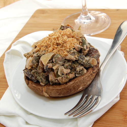 Gefüllte Champignons Portobello mit Spinat