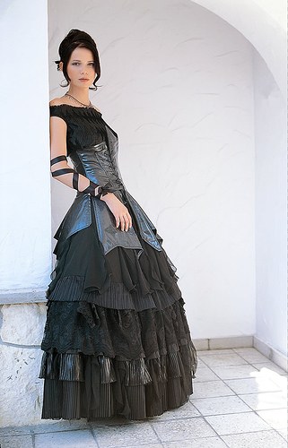 Wie man ein Gothic-Kleid näht