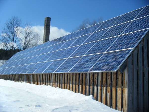 Decken sich Sonnenkollektoren auf dem Dach des Hauses ab?