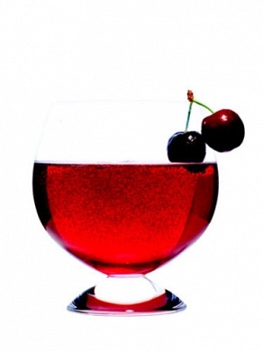 Wie man einen Cocktail "Cherry Kiss" vorbereitet