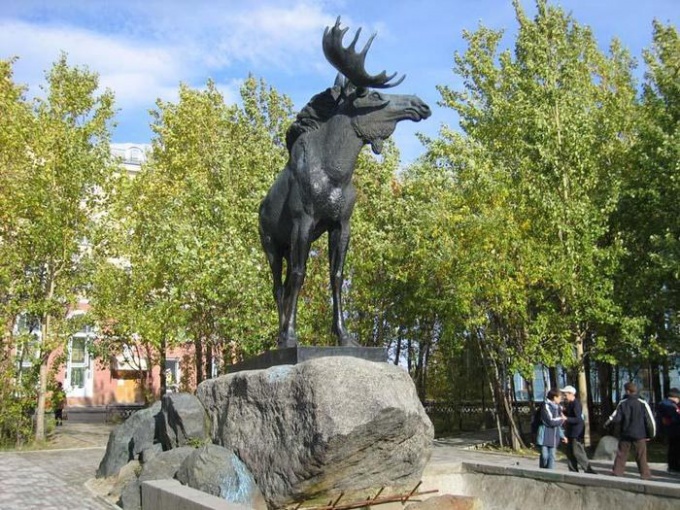 Denkmal für Elche in Monchegorsk