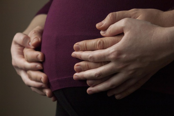 Wie hebt sich der Bauch während der Schwangerschaft