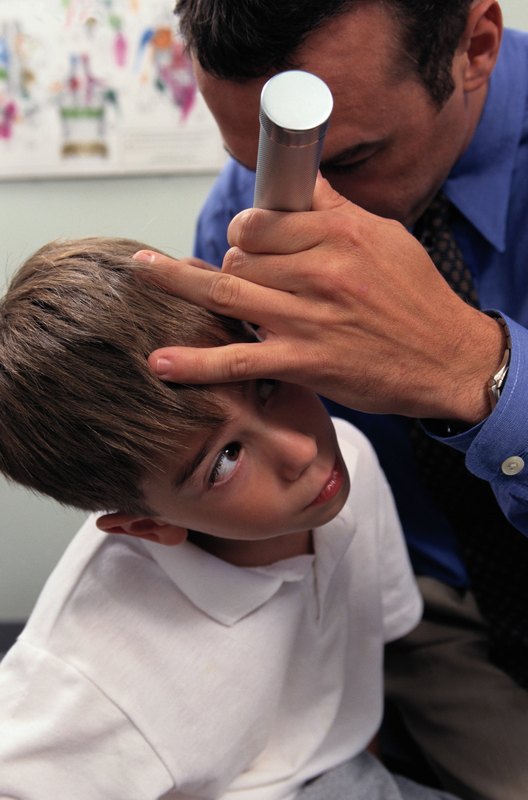 Wie man ein Ohr mit Otitis heilt